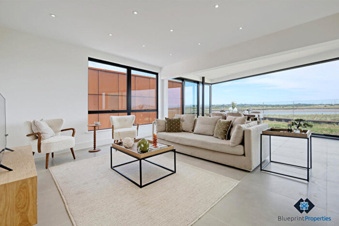 3 Bedroom Detached House For Sale In Kingsmans Point, Kingsmans Farm Road, SS5