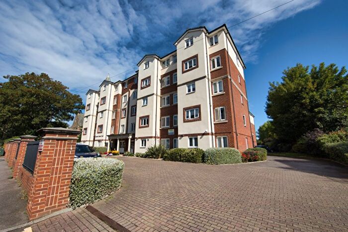 2 Bedroom Flat For Sale In Sandgate Road, Folkestone, Kent, CT20