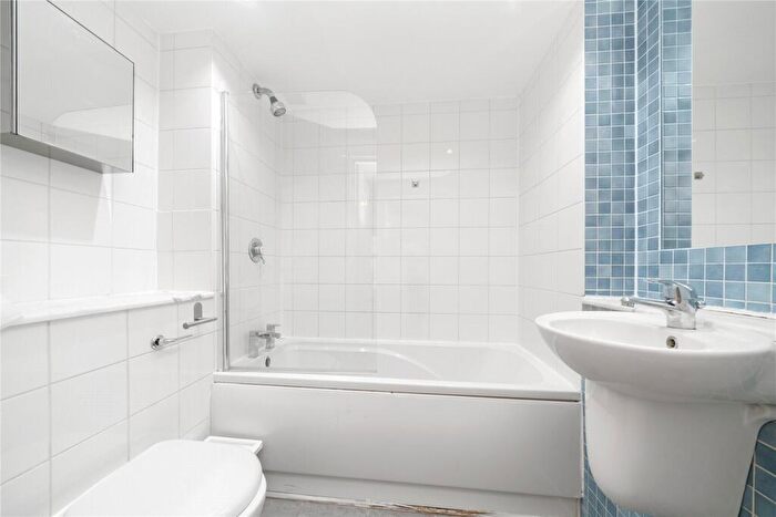 2 Bedroom Apartment To Rent In Britton Street, EC1M