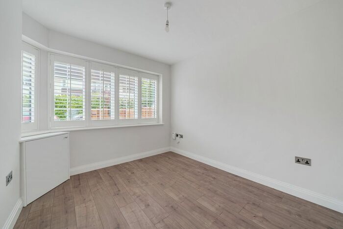 2 Bedroom Terraced House For Sale In Castleview Road, Weybridge, KT13