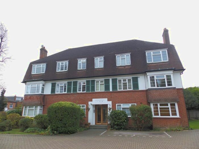 3 Bedroom Flat To Rent In Warwick Court, Surbiton, KT6