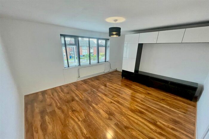 2 Bedroom Flat To Rent In Northway, Lymm, WA13