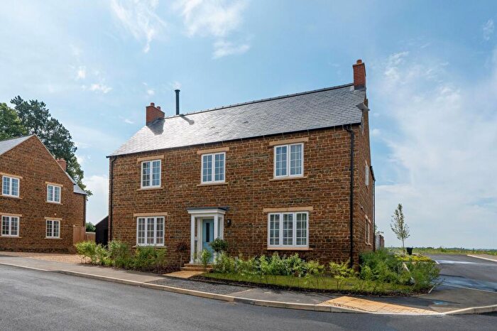 4 Bedroom Detached House For Sale In Deanfield Heights, Sibford Ferris, OX15