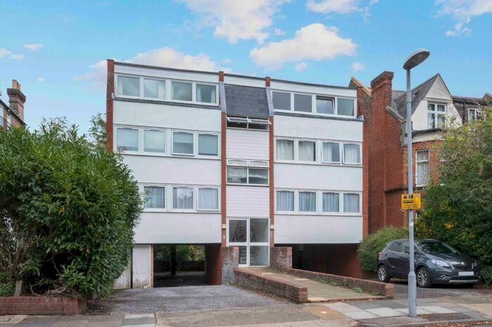 2 Bedroom Apartment To Rent In Parklands, Surbiton, KT5