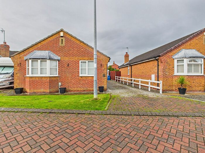 3 Bedroom Bungalow To Rent In Chaytor Close, Hull, Yorkshire, HU12