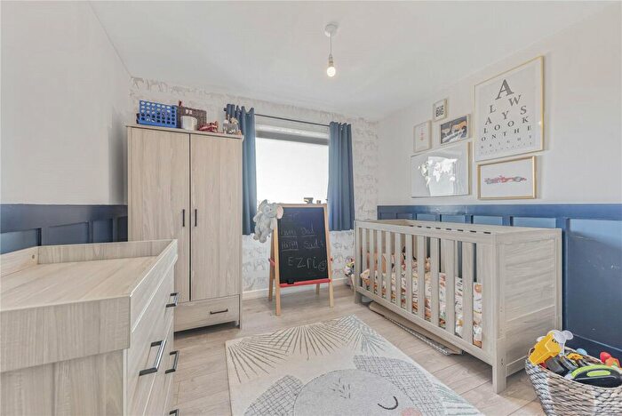 2 Bedroom Flat For Sale In Ruby Tuesday Drive, Dartford, Kent, DA1