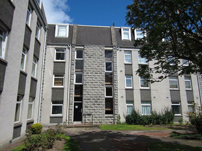 2 Bedroom Ground Maisonette To Rent In Claremount Gardens, Aberdeen, AB10