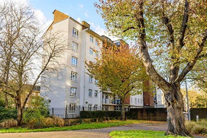 2 Bedroom Apartment To Rent In Howland Estate, Canada Water, SE16