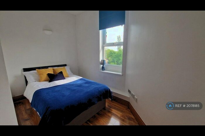 1 Bedroom Flat To Rent In Windsor Road, Newton Heath, Manchester, M40