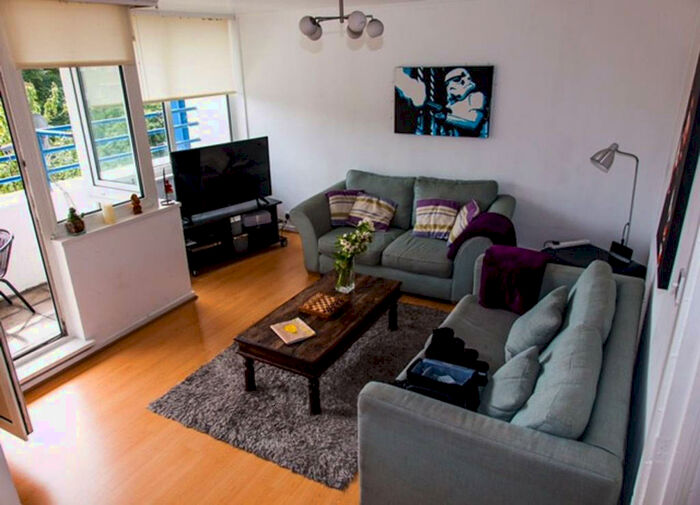 2 Bedroom Flat To Rent In Pitcairn House, Saint Thomas's Square, London, E9