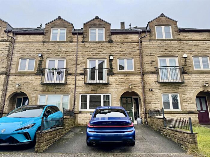 4 Bedroom Town House For Sale In Thorpe Grange Gardens, Almondbury, Huddersfield, HD5