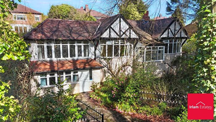 3 Bedroom Detached House For Sale In Poplar Drive, Prestwich, M25