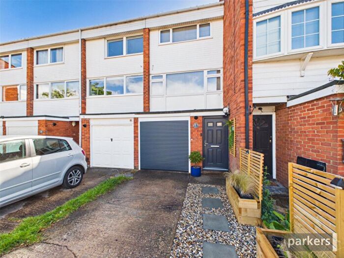 3 Bedroom Terraced House For Sale In Colleton Drive, Twyford, Reading, Berkshire, RG10