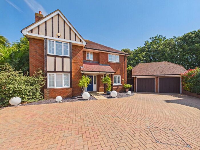 4 Bedroom Detached House For Sale In Foreland Heights, Broadstairs, CT10
