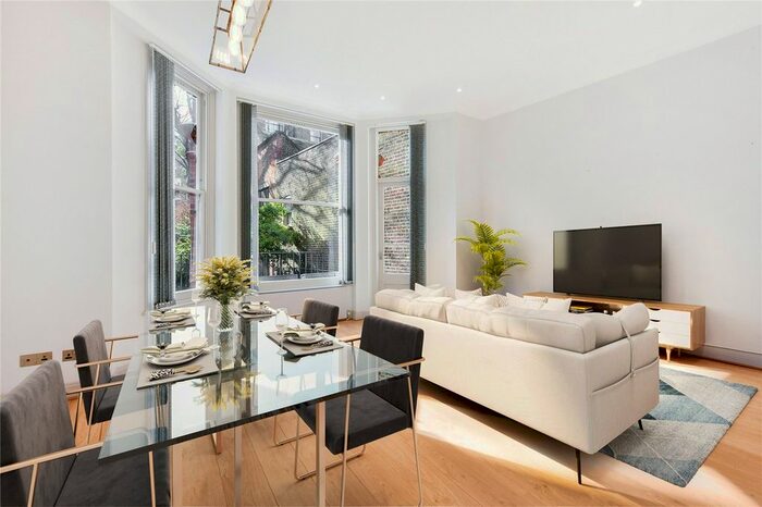 3 Bedroom Flat To Rent In Courtfield Road, South Kensington, London, SW7