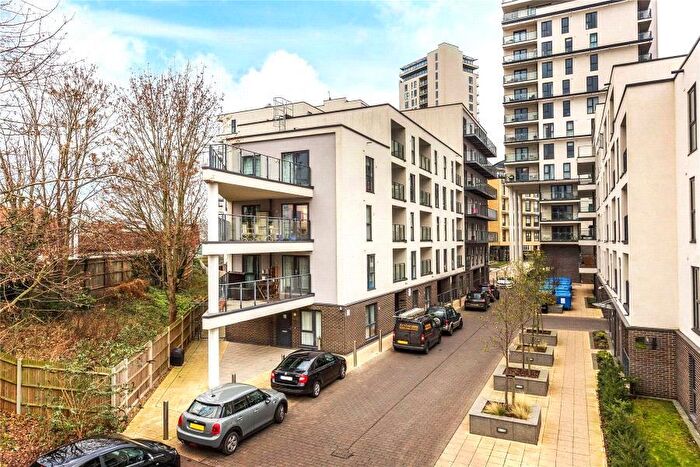 2 Bedroom Apartment To Rent In Woking, Surrey, GU22