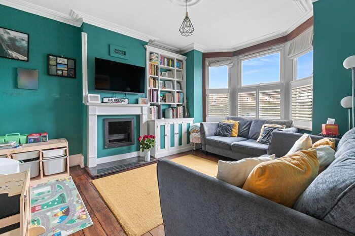 2 Bedroom Maisonette For Sale In Grove Road, Mitcham, CR4