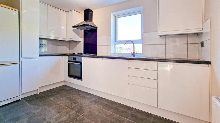 1 Bedroom Flat To Rent In Maple Road, Hayes, UB4