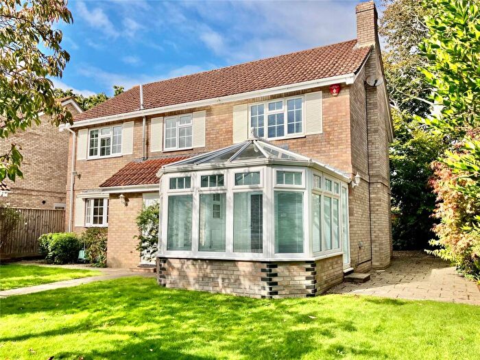 4 Bedroom Detached House For Sale In Russett Close, Lymington, SO41