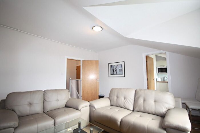 2 Bedroom Flat To Rent In Powis Terrace, Aberdeen, AB25