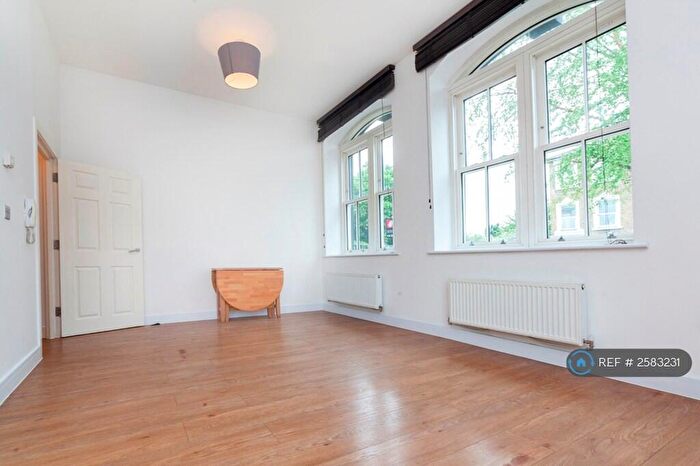 3 Bedroom Flat To Rent In Glengall Road, London, SE15