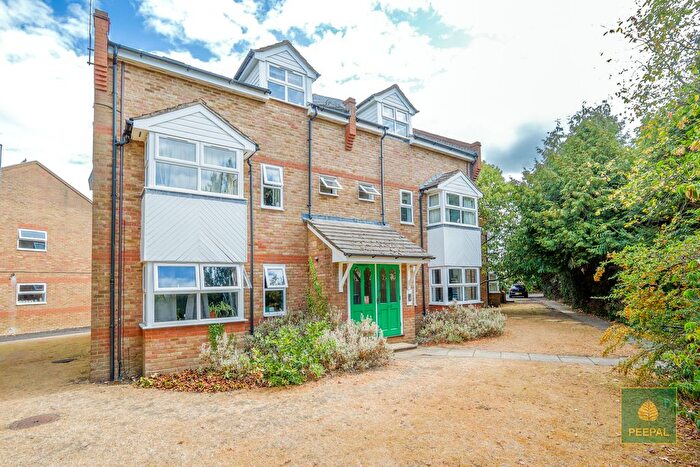 2 Bedroom Flat For Sale In The Beeches, Church Road West, Farnborough, GU14