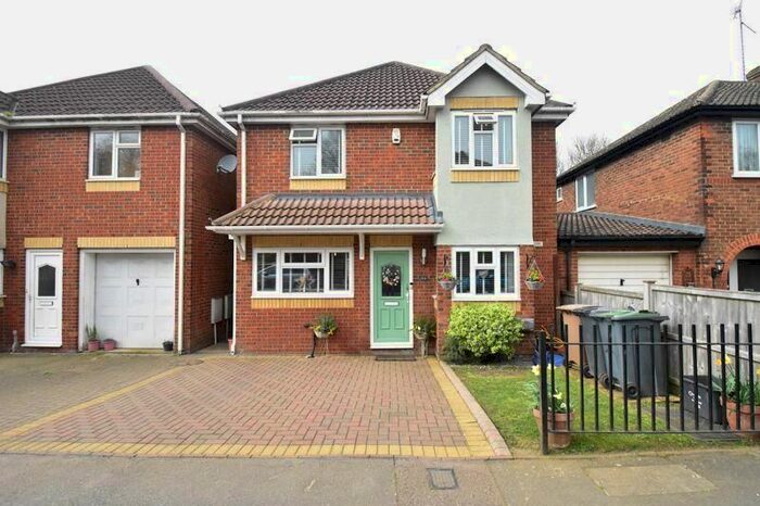 4 Bedroom Detached House To Rent In Pomfret Avenue, Luton, LU2