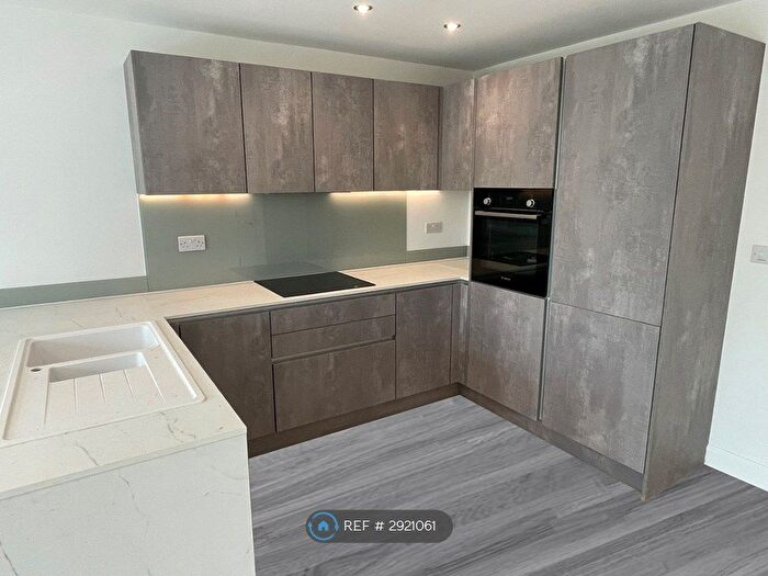 4 Bedroom End Of Terrace House To Rent In Spring Meadows, Leeds, BD11