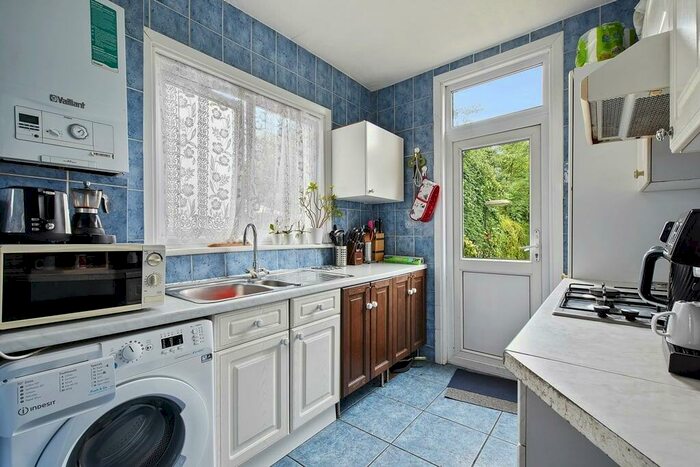 3 Bedroom Semi-Detached House For Sale In Village Way, London, NW10