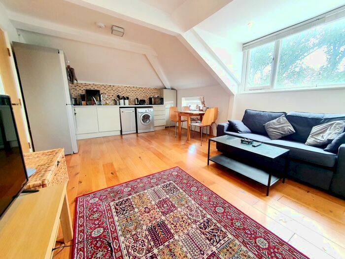 1 Bedroom Flat To Rent In Burghley Road, Kentish Town, NW5
