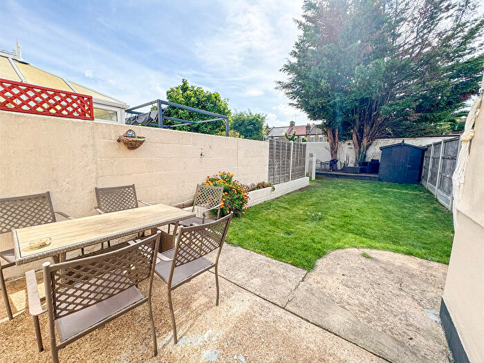 1 Bedroom Flat For Sale In Central Avenue, Southend-on-Sea, SS2