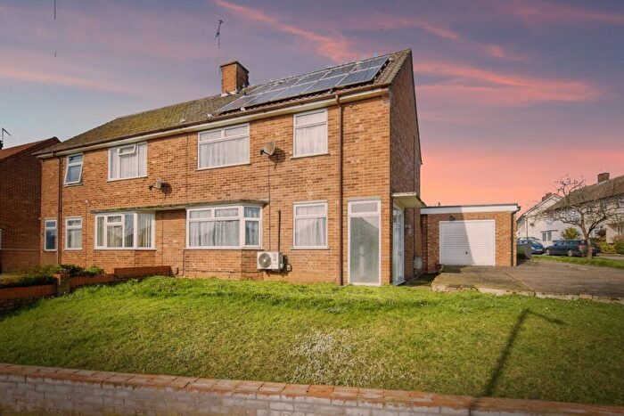 3 Bedroom Semi Detached House For Sale In Willowcroft Road, Ipswich, Suffolk, IP1