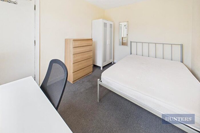 5 Bedroom Semi-Detached House To Rent In Osborne Road North - Student Property, SO17