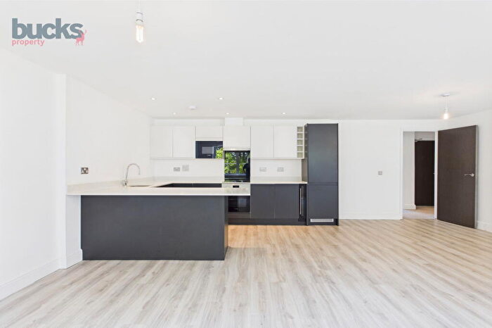 3 Bedroom Apartment For Sale In Wycombe Road, Saunderton, High Wycombe, Buckinghamshire, HP14