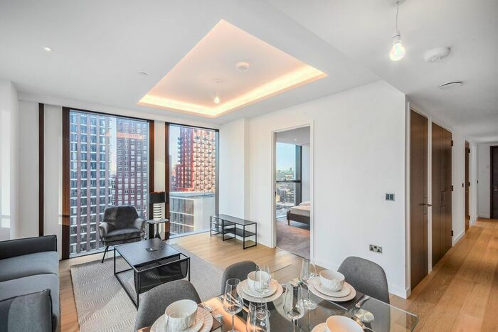 3 Bedroom Flat To Rent In Carnation Way, London, SW8