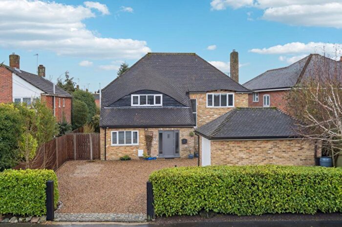 4 Bedroom Detached House For Sale In Copthall Lane, Chalfont St Peter, Gerrards Cross, SL9