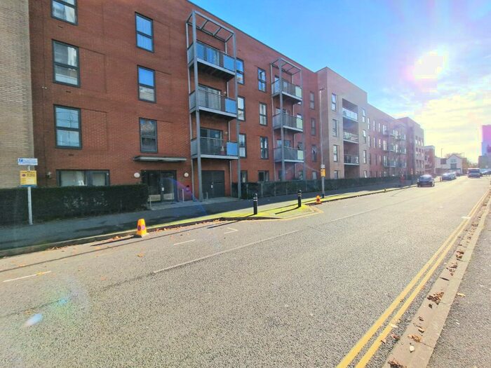 1 Bedroom Flat To Rent In Pennant House, Cross Street, PO1