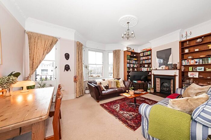 3 Bedroom Maisonette For Sale In Clive Road, Dulwich, London, SE21