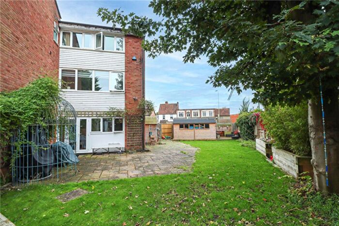 3 Bedroom End Of Terrace House For Sale In Colne Gardens, London Colney, St. Albans, Hertfordshire, AL2