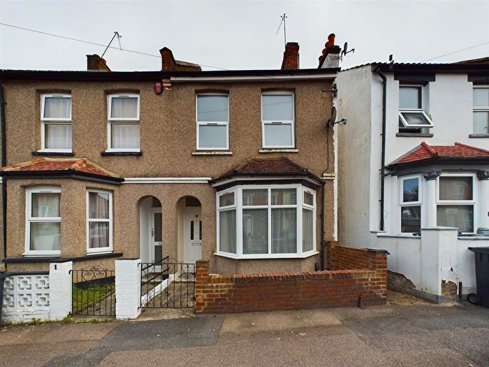 3 Bedroom Semi-Detached House To Rent In Victoria Road, Coulsdon, CR5