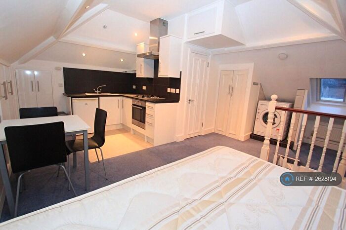 Studio To Rent In Willesden Green, London, NW2