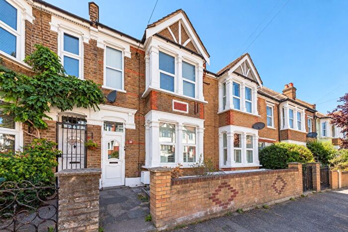 2 Bedroom Flat For Sale In Ferndale Avenue, Walthamstow, E17