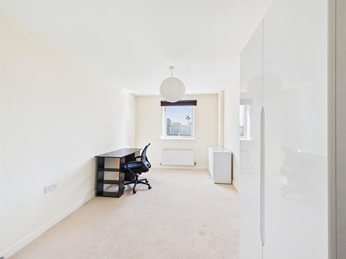 2 Bedroom Flat For Sale In Ducaine Apartments, Merchant Street, Bow, E3