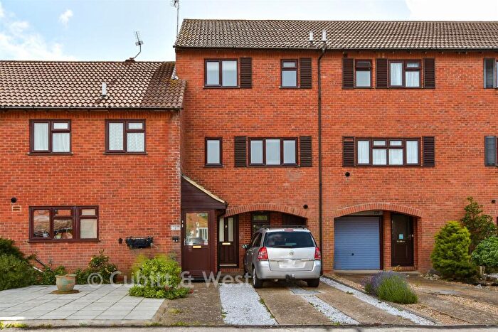4 Bedroom Town House For Sale In Dinsdale Gardens, Rustington, West Sussex, BN16