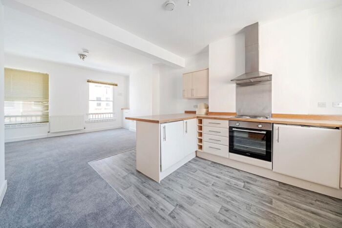 2 Bedroom Flat To Rent In Queen Street, Maidenhead, SL6