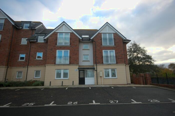 2 Bedroom Flat To Rent In Shepherds Court, Gilesgate, Durham, DH1