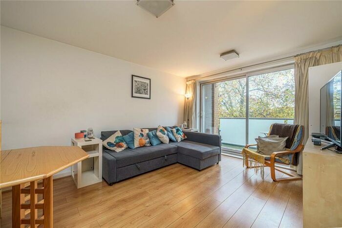2 Bedroom Apartment To Rent In East Dulwich Road, East Dulwich, London, SE22