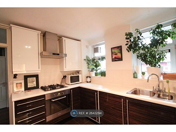 2 Bedroom Flat To Rent In Vauxhall Street, London, SE11