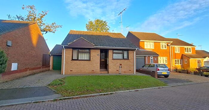 2 Bedroom Detached Bungalow For Sale In Camellia Close, Rainham, ME8
