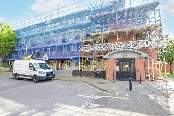 3 Bedroom Maisonette For Sale In Albury Court, Phipp's Bridge Road, Mitcham, CR4